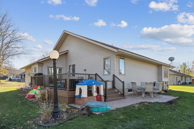 1215 3rd St NE, Oelwein, IA 50662
