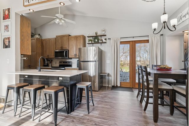 1215 3rd St NE, Oelwein, IA 50662