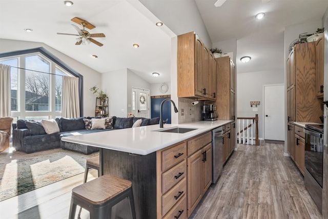 1215 3rd St NE, Oelwein, IA 50662