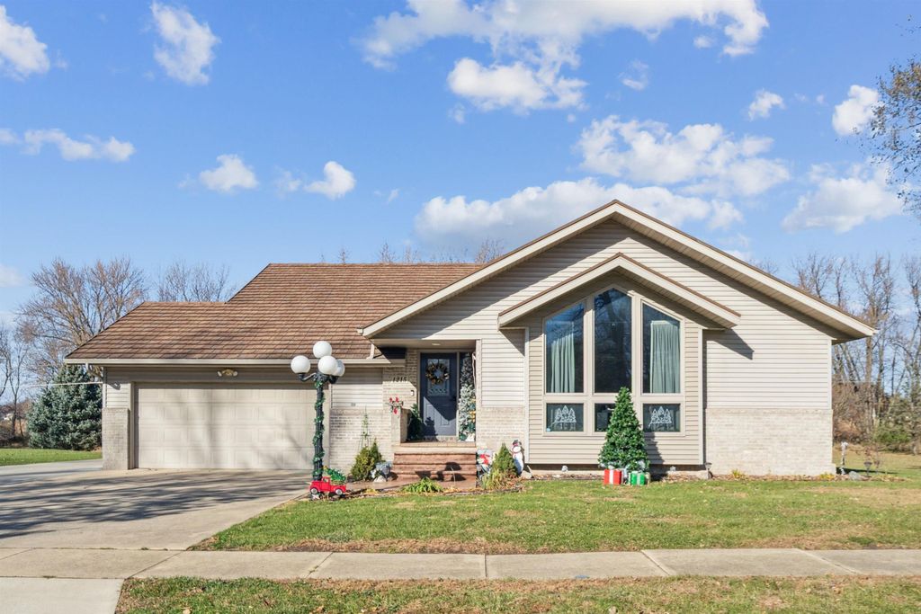 1215 3rd St NE, Oelwein, IA 50662