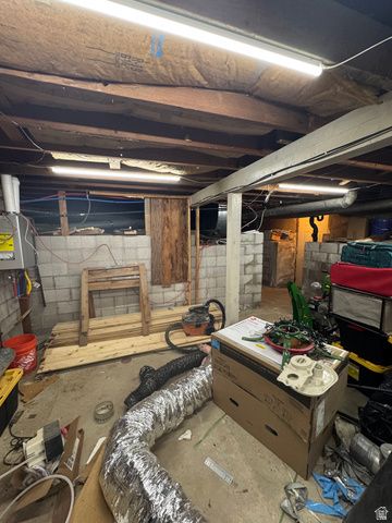 64 E 200 N, North Salt Lake, UT 84054