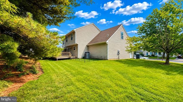100 MEADOWCROFT DR, Lancaster, PA 17603