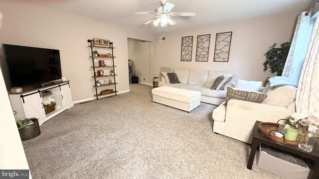 100 MEADOWCROFT DR, Lancaster, PA 17603