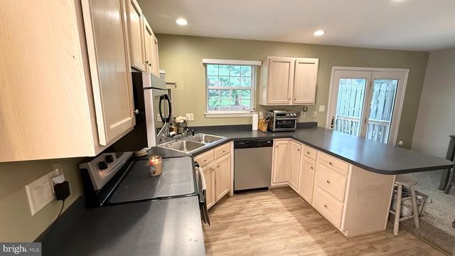100 MEADOWCROFT DR, Lancaster, PA 17603