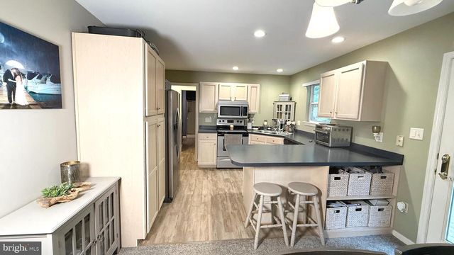 100 MEADOWCROFT DR, Lancaster, PA 17603