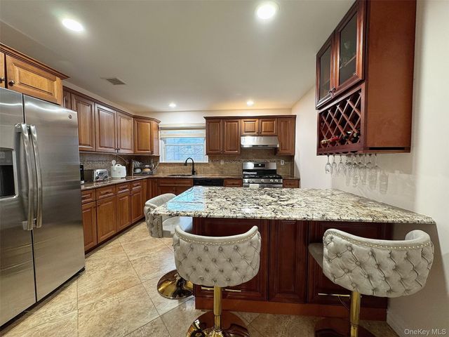253-12 58 Avenue, Little Neck, NY 11362