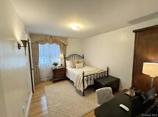 253-12 58 Avenue, Little Neck, NY 11362