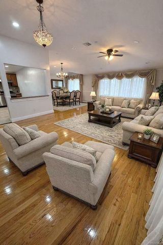 253-12 58 Avenue, Little Neck, NY 11362