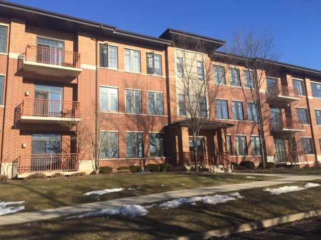 755 DIAMOND LAKE Road 304, Mundelein, IL 60060