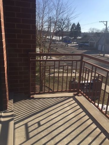 755 DIAMOND LAKE Road 304, Mundelein, IL 60060