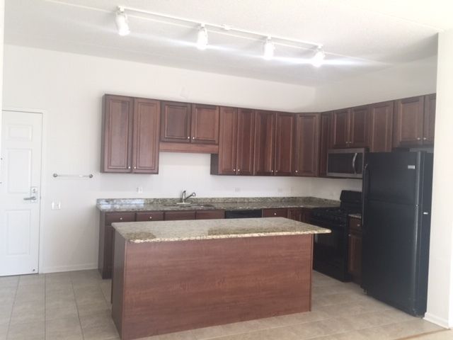 755 DIAMOND LAKE Road 304, Mundelein, IL 60060