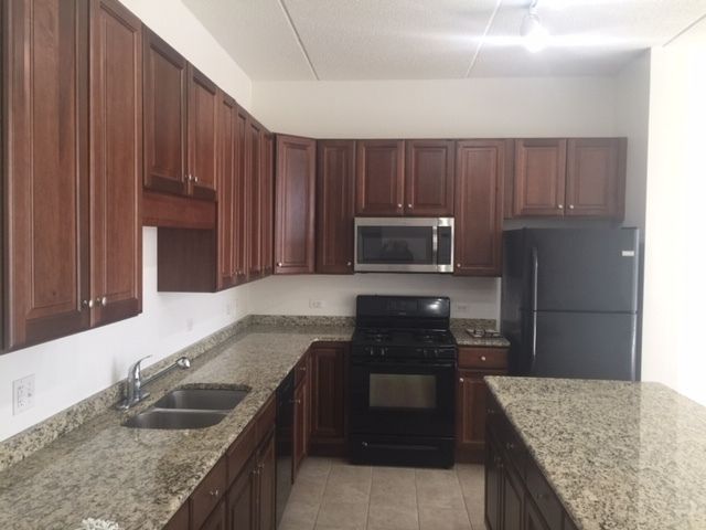 755 DIAMOND LAKE Road 304, Mundelein, IL 60060