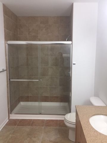 755 DIAMOND LAKE Road 304, Mundelein, IL 60060