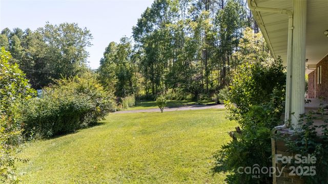 208 Murdock Road, Bakersville, NC 28705