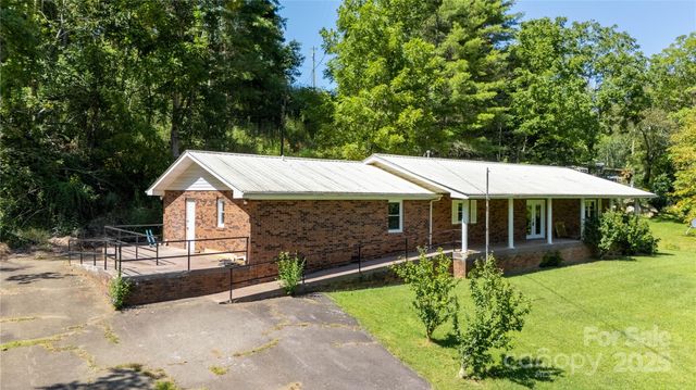 208 Murdock Road, Bakersville, NC 28705