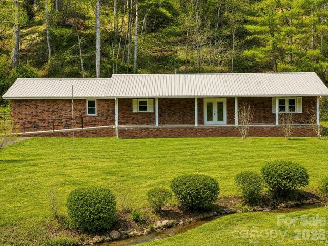 208 Murdock Road, Bakersville, NC 28705