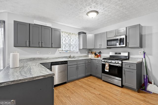 2792 Brandon Lake Drive, Snellville, GA 30039