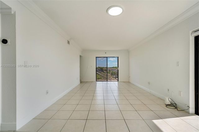 8401 NW 8 ST 401, Miami, FL 33126