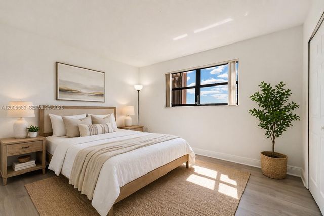 8401 NW 8 ST 401, Miami, FL 33126