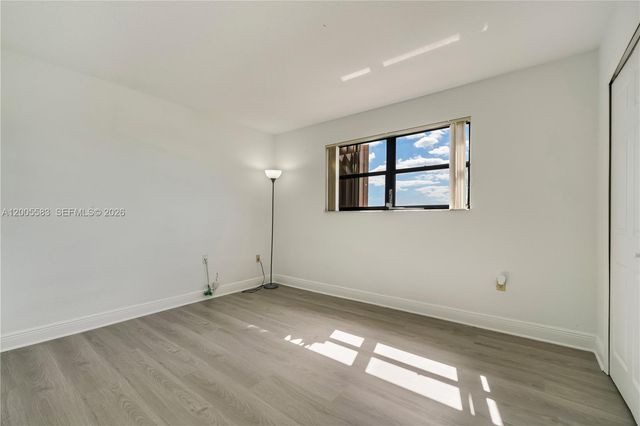 8401 NW 8 ST 401, Miami, FL 33126