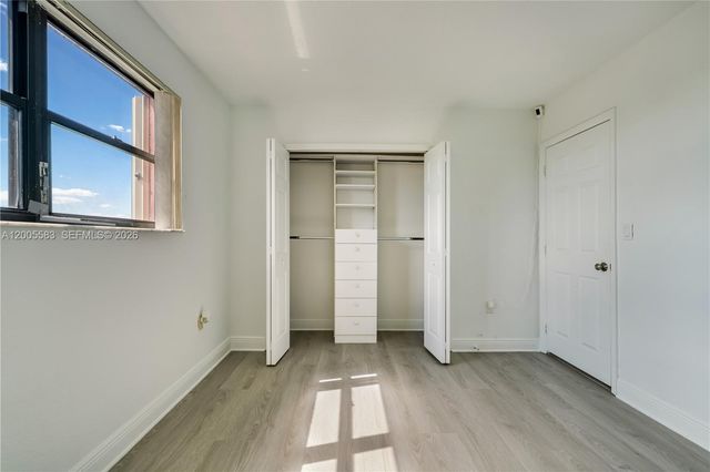 8401 NW 8 ST 401, Miami, FL 33126