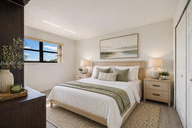 8401 NW 8 ST 401, Miami, FL 33126