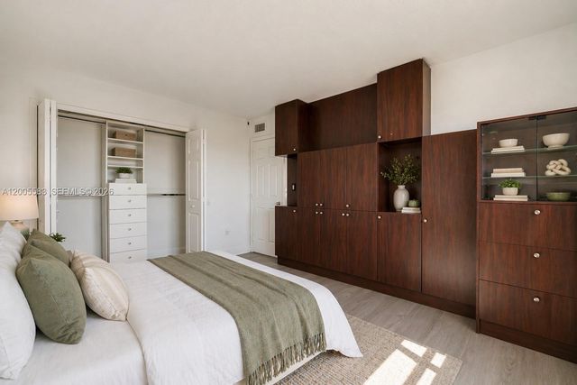 8401 NW 8 ST 401, Miami, FL 33126