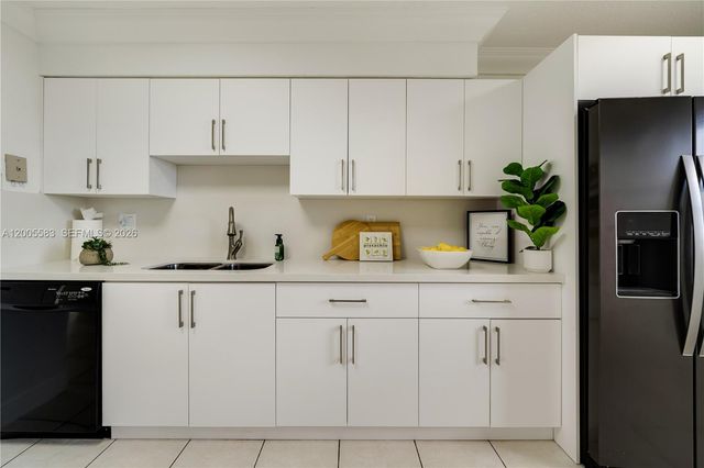 8401 NW 8 ST 401, Miami, FL 33126