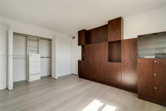 8401 NW 8 ST 401, Miami, FL 33126