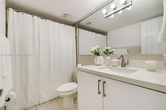 8401 NW 8 ST 401, Miami, FL 33126