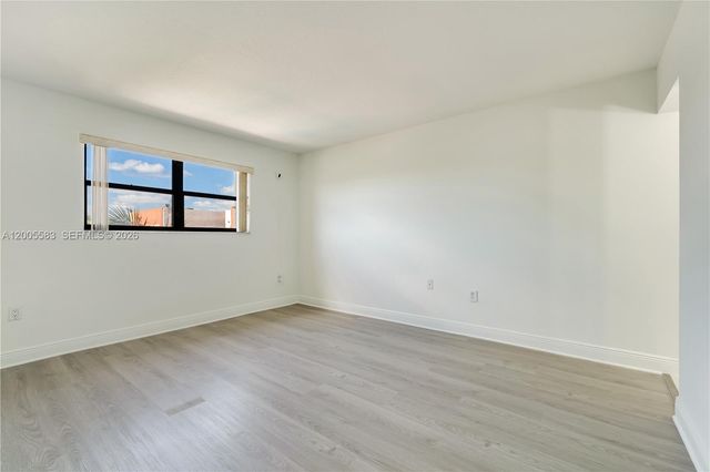 8401 NW 8 ST 401, Miami, FL 33126