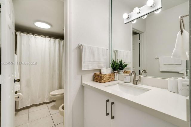 8401 NW 8 ST 401, Miami, FL 33126