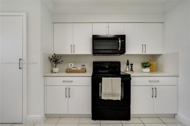 8401 NW 8 ST 401, Miami, FL 33126