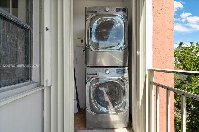 8401 NW 8 ST 401, Miami, FL 33126