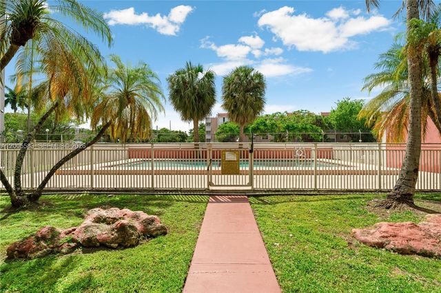 8401 NW 8 ST 401, Miami, FL 33126