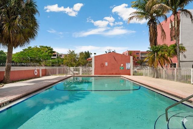 8401 NW 8 ST 401, Miami, FL 33126