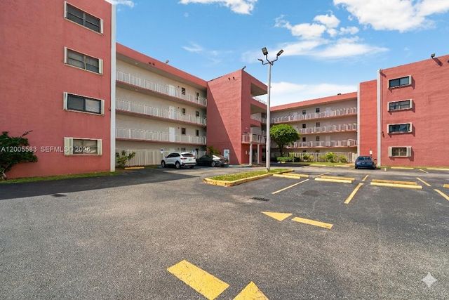 8401 NW 8 ST 401, Miami, FL 33126