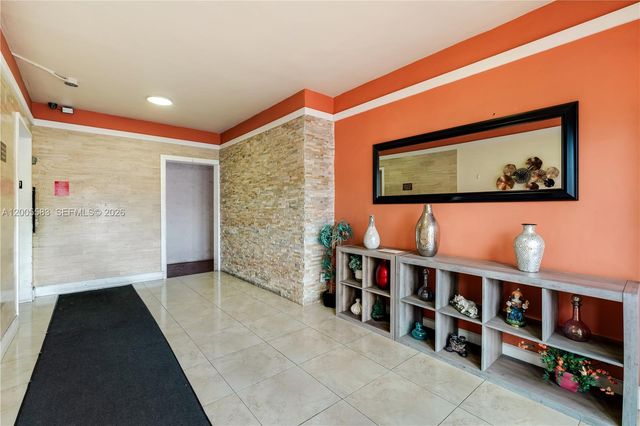 8401 NW 8 ST 401, Miami, FL 33126