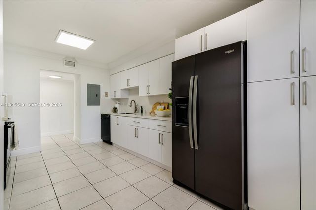 8401 NW 8 ST 401, Miami, FL 33126