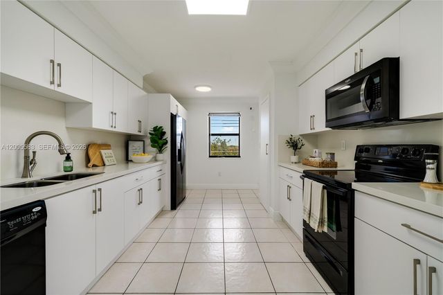 8401 NW 8 ST 401, Miami, FL 33126