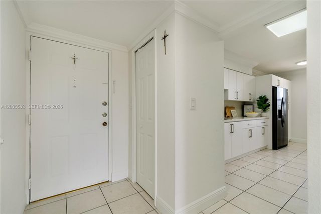 8401 NW 8 ST 401, Miami, FL 33126