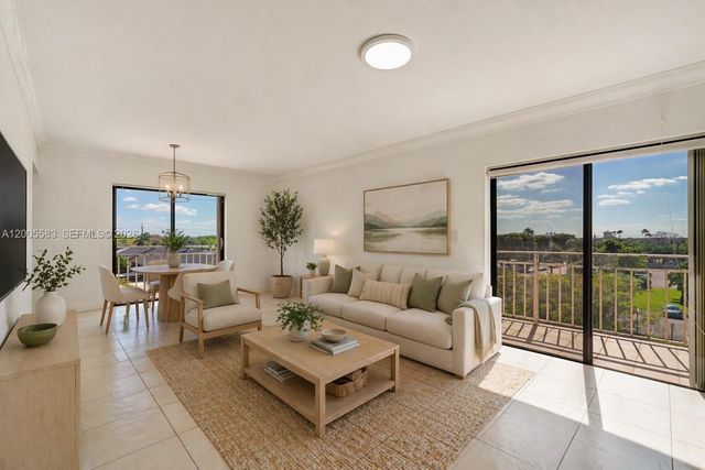 8401 NW 8 ST 401, Miami, FL 33126