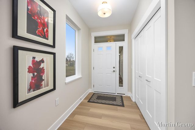 2247 Watertown Way, Grand Rapids, MI 49505