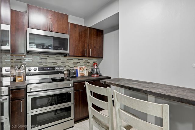 3600 N Lake Shore Drive 709, Chicago, IL 60613