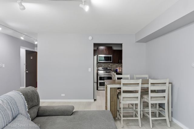 3600 N Lake Shore Drive 709, Chicago, IL 60613