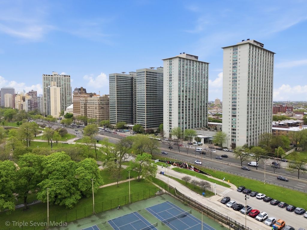3600 N Lake Shore Drive 709, Chicago, IL 60613
