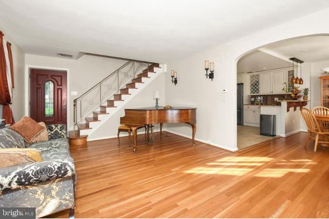 40 TRENT RD, Wynnewood, PA 19096