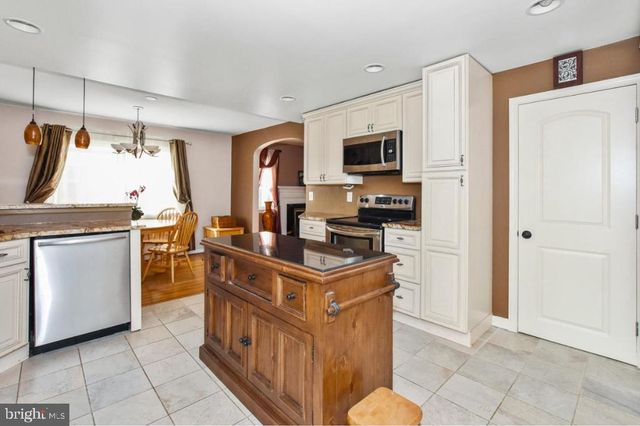 40 TRENT RD, Wynnewood, PA 19096
