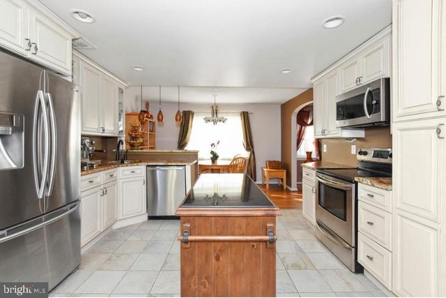 40 TRENT RD, Wynnewood, PA 19096