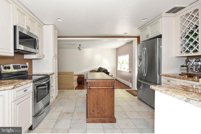 40 TRENT RD, Wynnewood, PA 19096